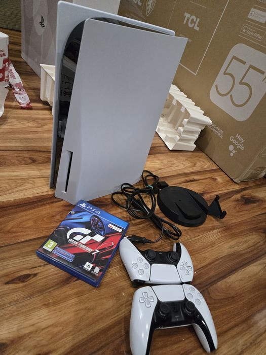 Konsola PlayStation 5  z napędem + Pad + Gra GRAN TURISMO 7