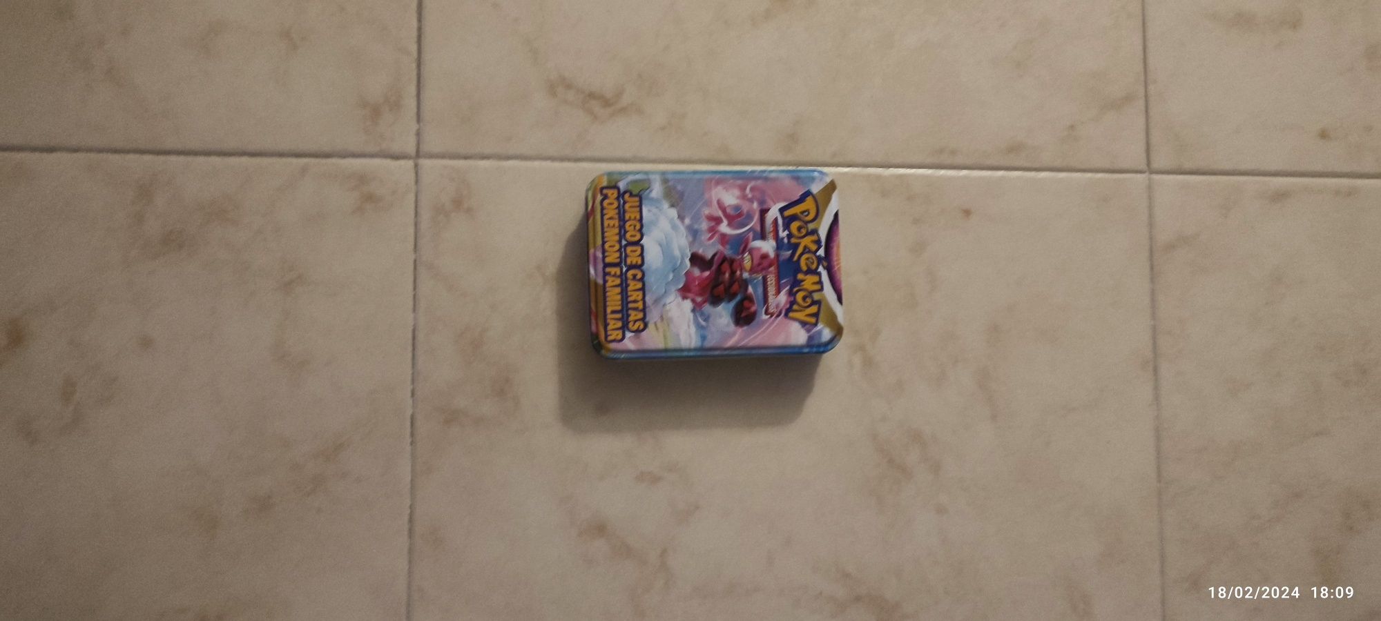 Caixa de cartas de Pokémon