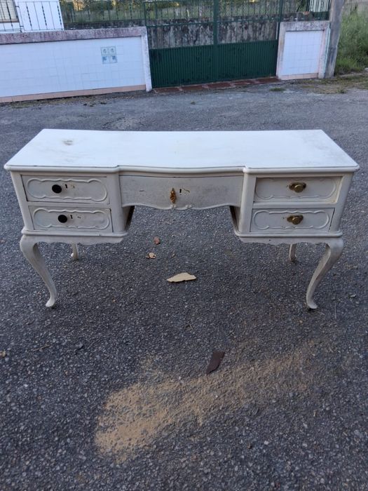 Pechiché em Madeira Branco