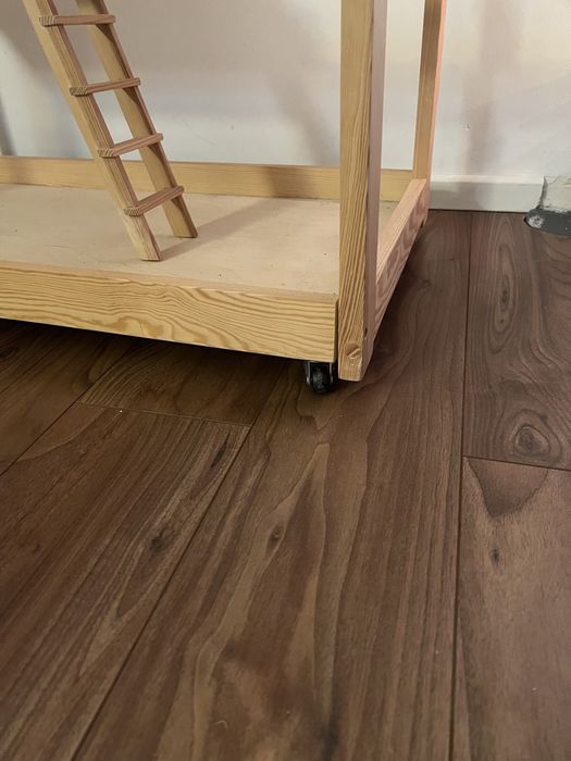 Domek dla lalek na kółkach jak stodoła dla Barbie