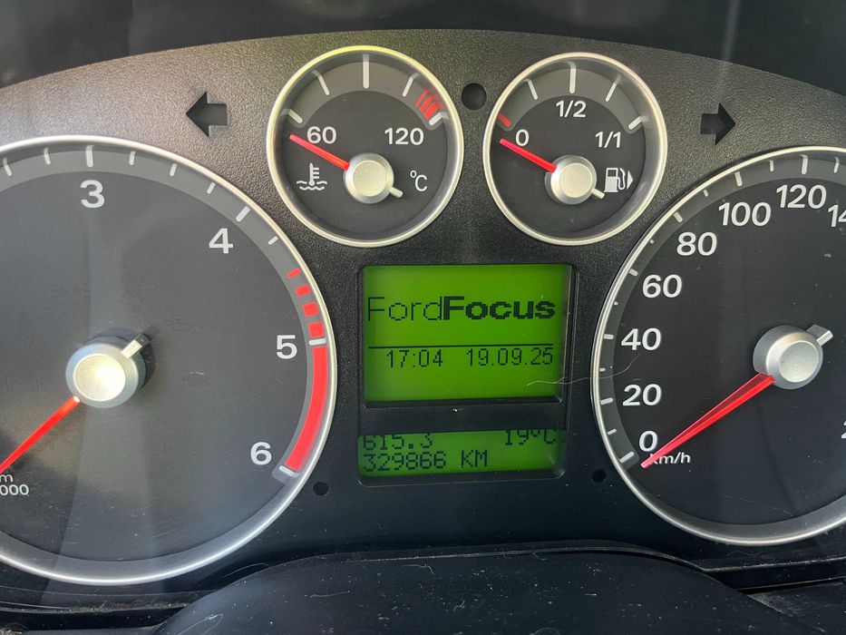 ford focus 1.6 2007, klima, hak, jezdzi skręca hamuje :)