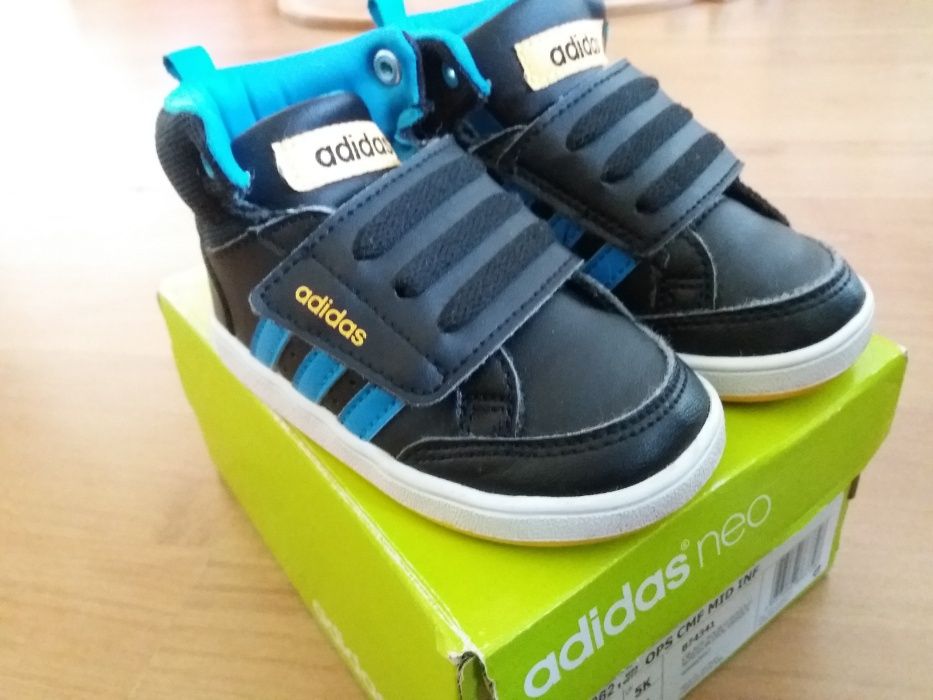 śliczne buciki Adidas, roz. 21, wiosna-jesień