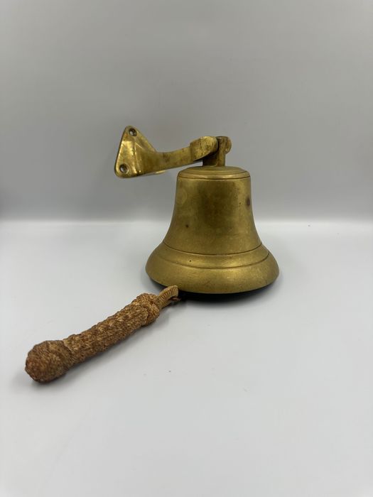 Duży mosiężny dzwon okrętowy do powieszenia