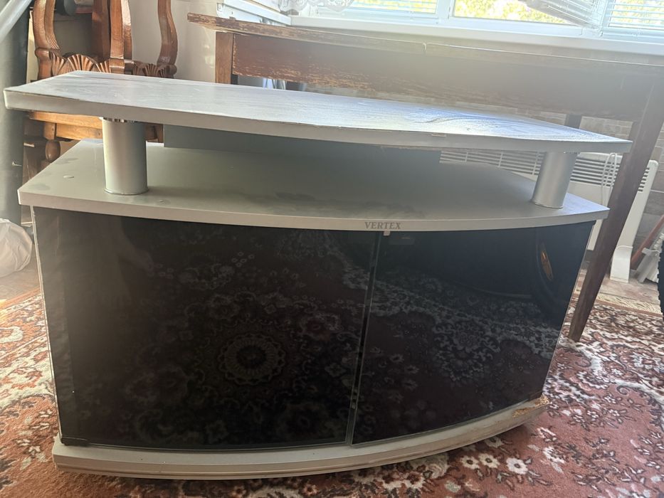 Продам тумбочку під тв