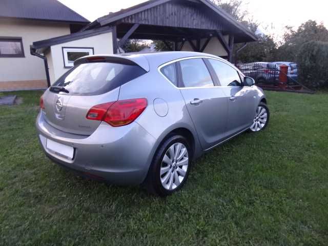 Opel Astra J 2010 rok 1.6 z gazem bardzo doinwestowany