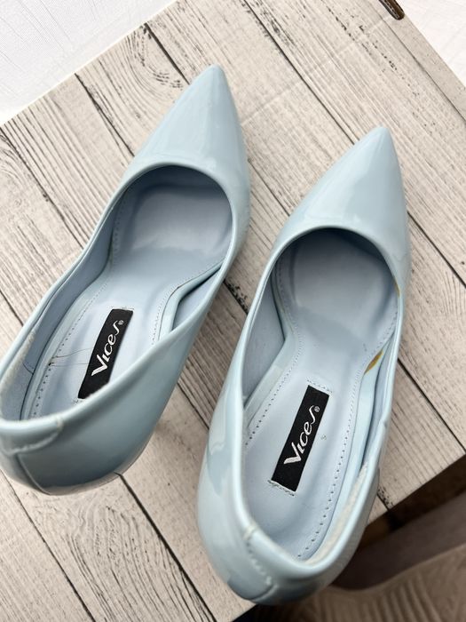 Szpilki błękitne połysk , Vices ,rozmiar 38