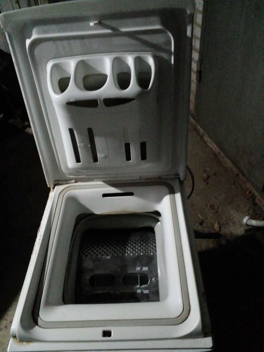 Продам пральну машину Whirlpool на 5 кг
