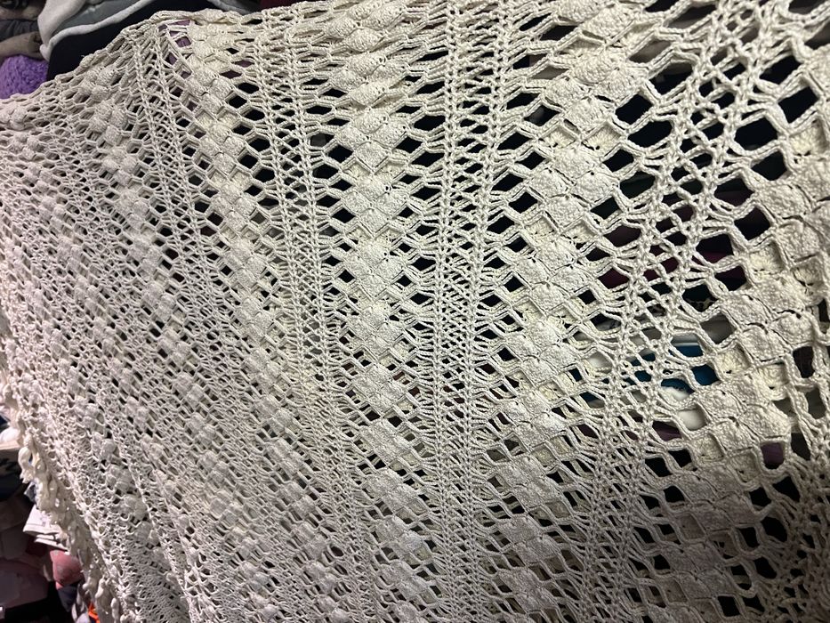 2 colchas feitas a mao linha fina creme lindissima