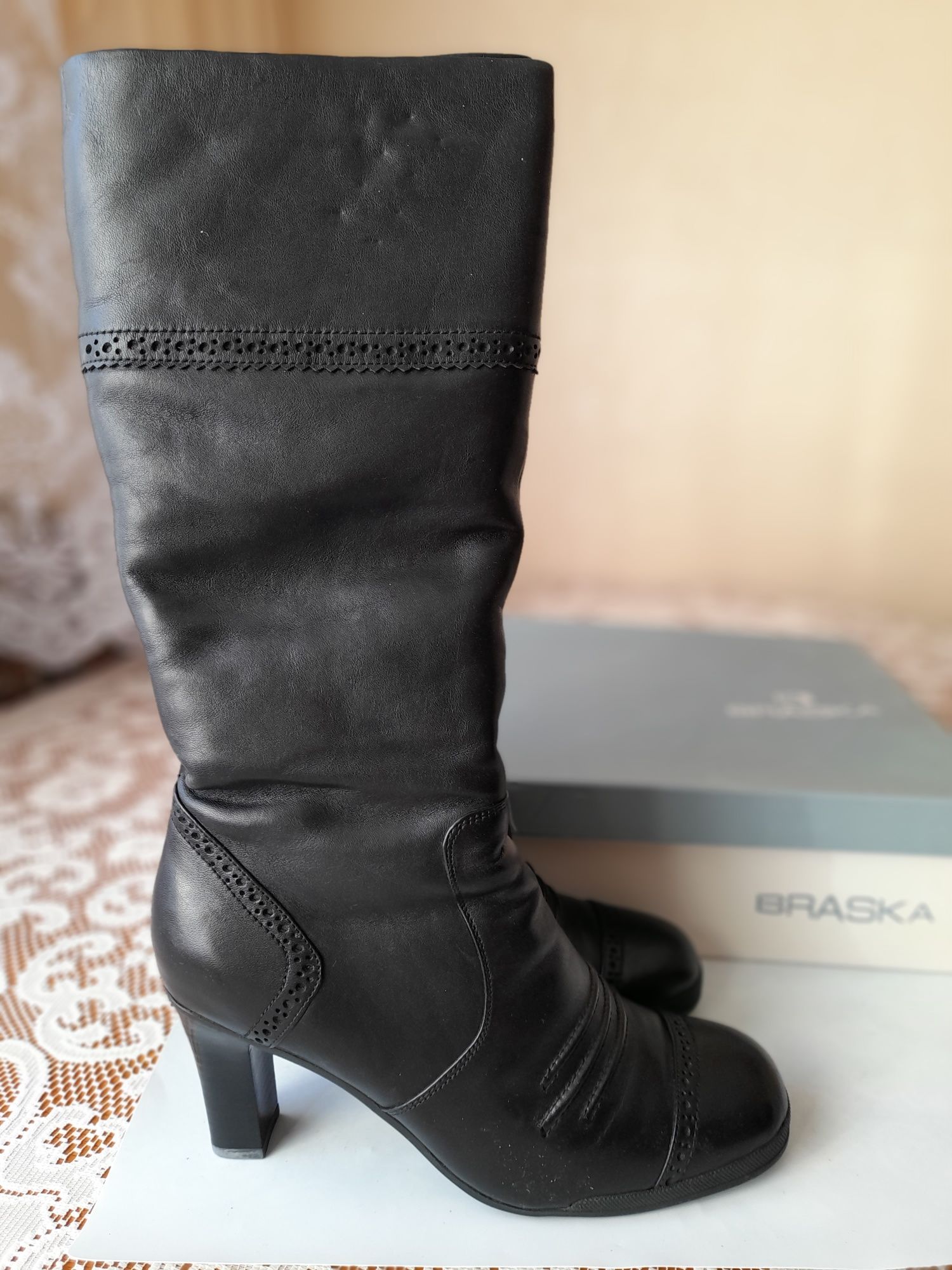 Новые, зимние, кожаные сапожки