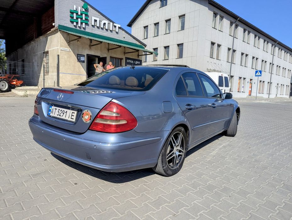 Mercedes-Benz W211