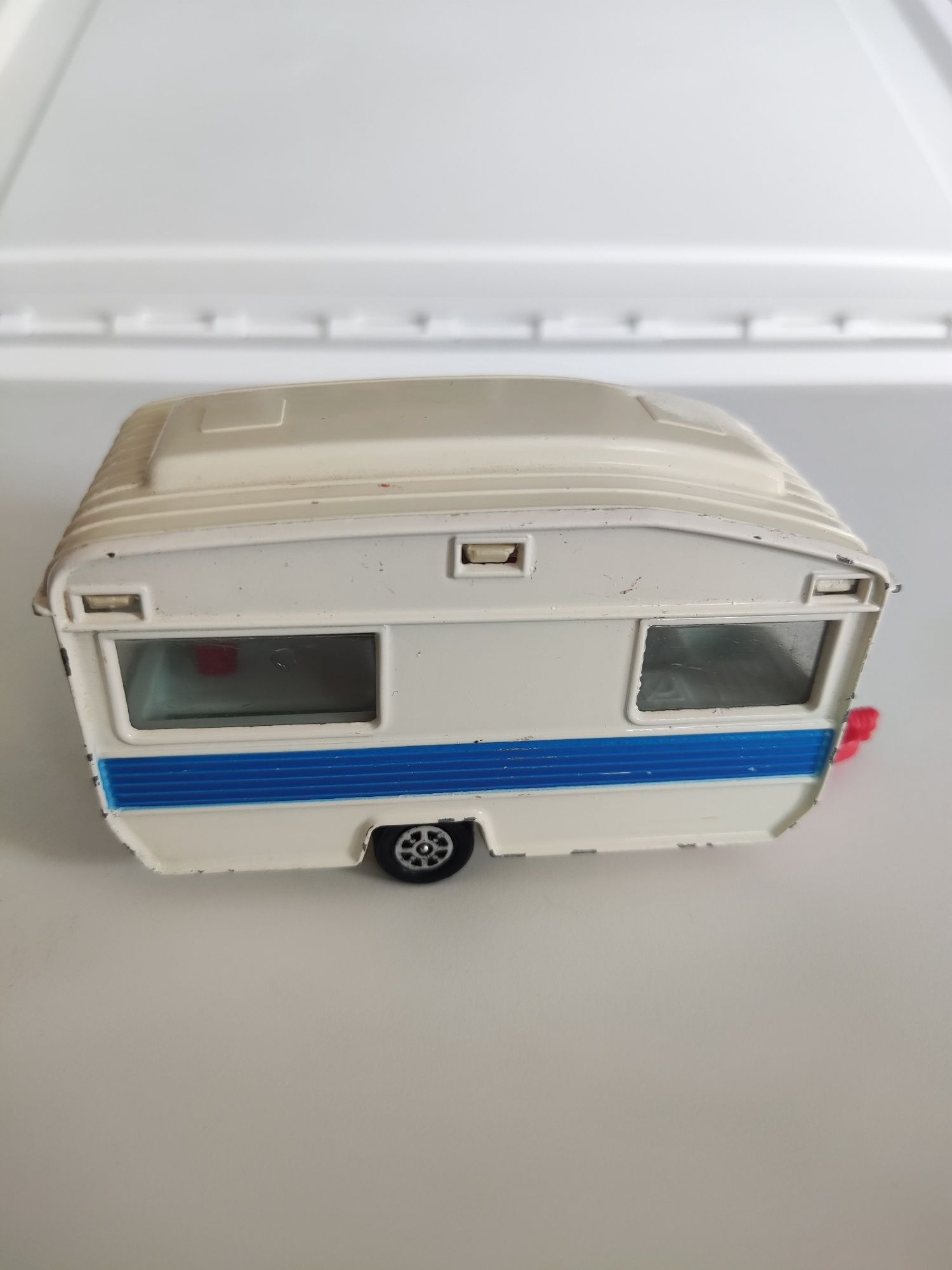 Corgi Przyczepa Kampingowa Camping Przyczepka 1:43