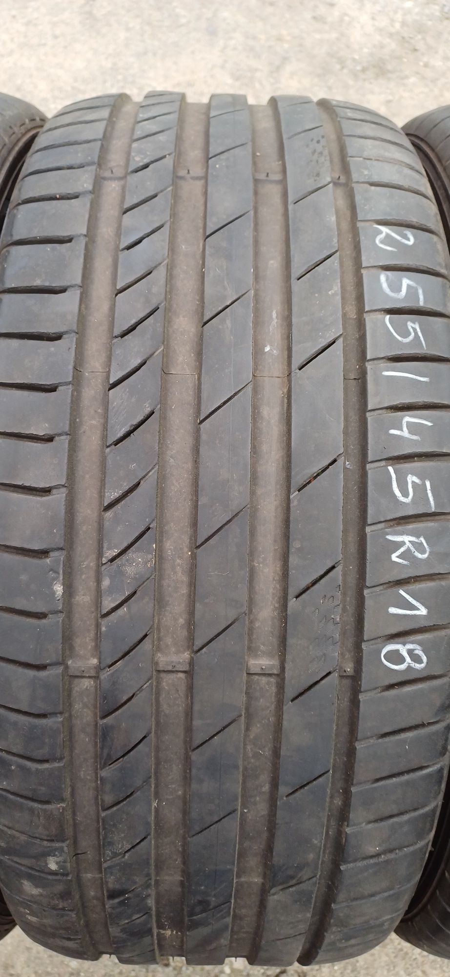 255/45R18 103Y KUMHO , komplet opon letnich.