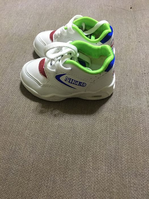 Дитячі кросівки унісекс 20 р.