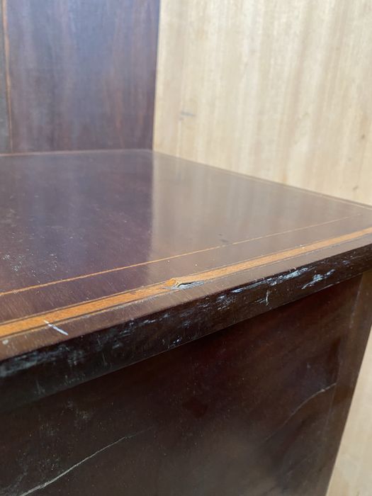 Mesa de cabeceira antiga para restauro