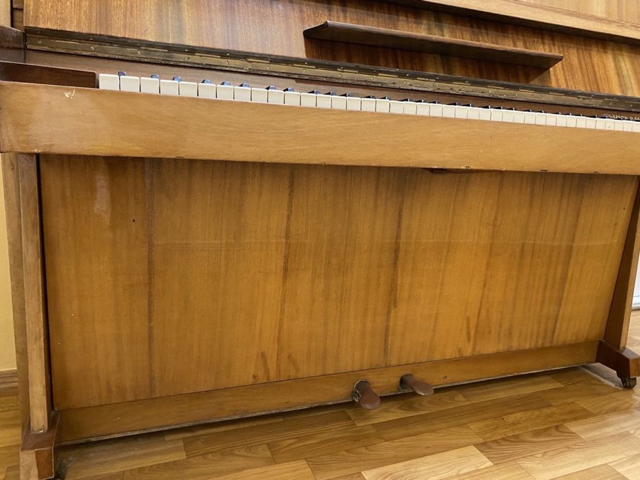 Продам піаніно Україна