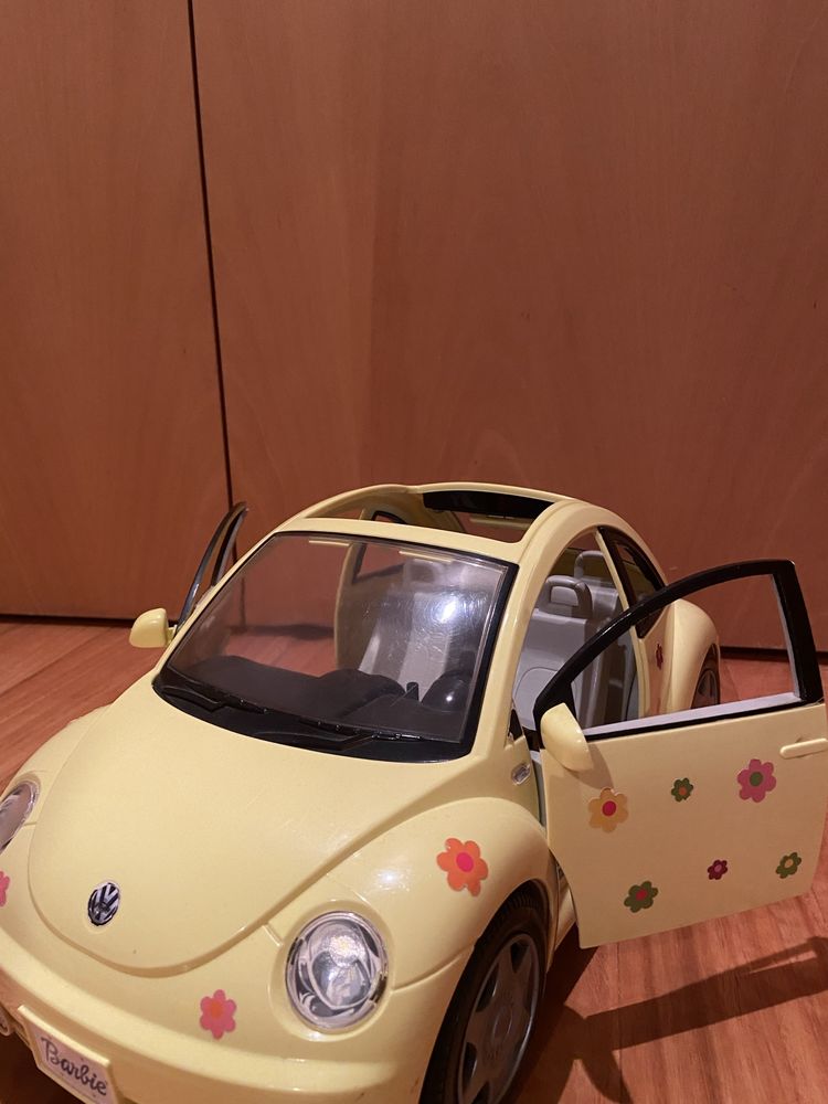 Carro da barbie+ 2 barbies e um carro pequeno