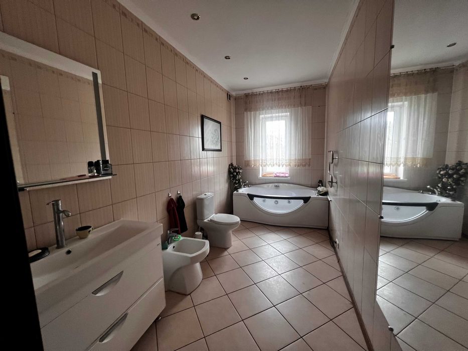 Будинок в м Березань, площа 220 м2, ремонт, ставок, баня, ліс