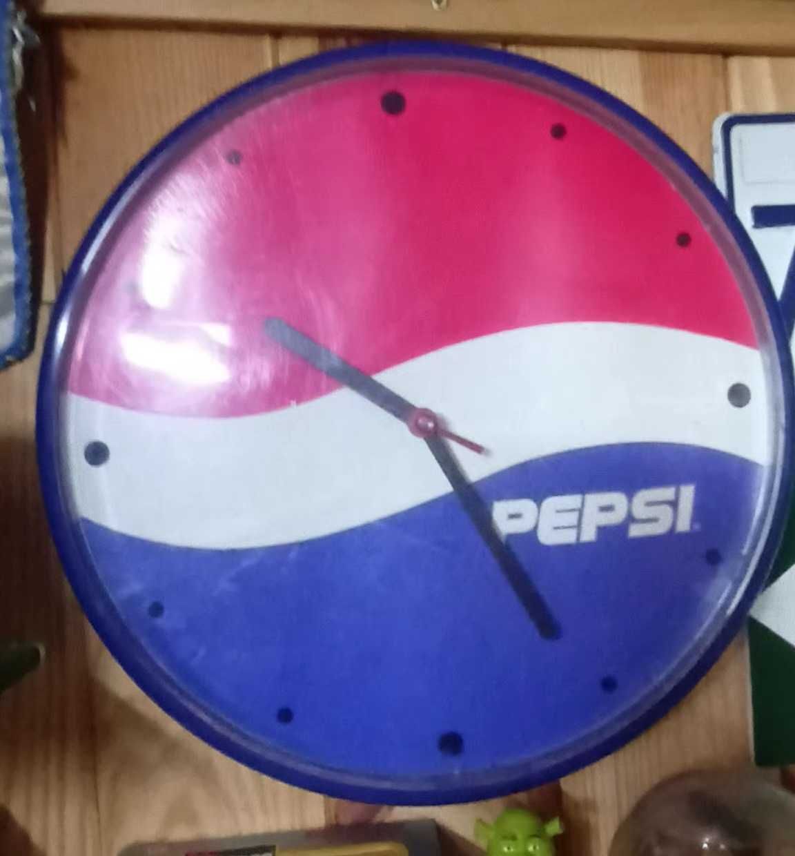 Vendo 2 relógios antigos publicitários snappy e Pepsi cola