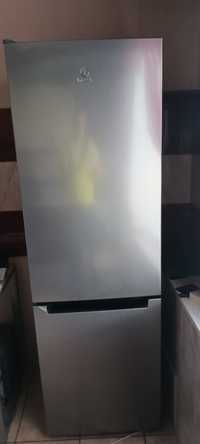 Холодильник INDESIT DF 4181x NO FROST
Холодильник как новый, был купле