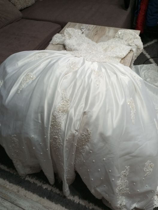 Вінтажна весільна сукня Alfred Angelo.