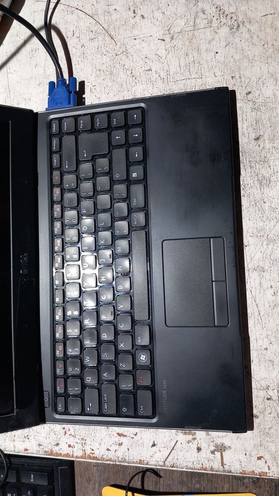 Laptop dell latitude 3330 i3