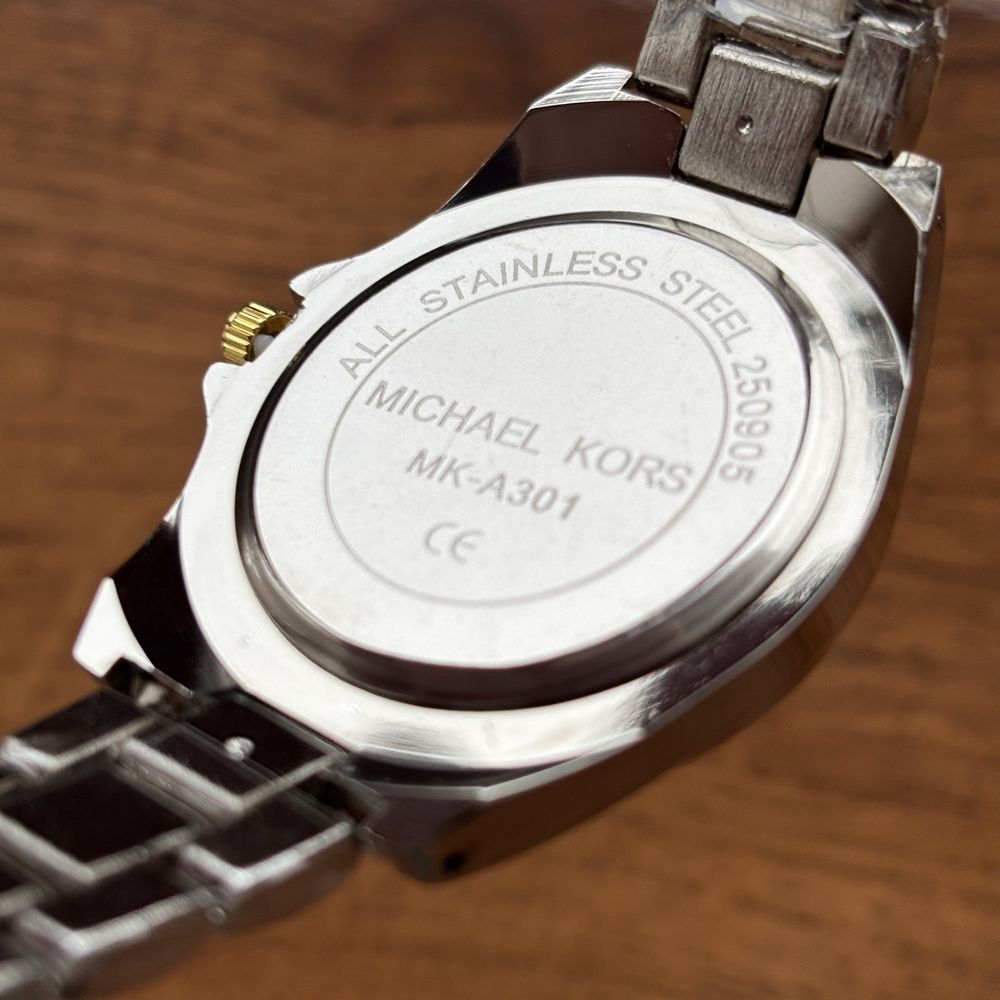 Жіночий годинник Michael Kors на браслеті комбінованого кольору