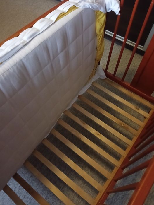 Łóżeczko dziecięce z materacem, kołderką