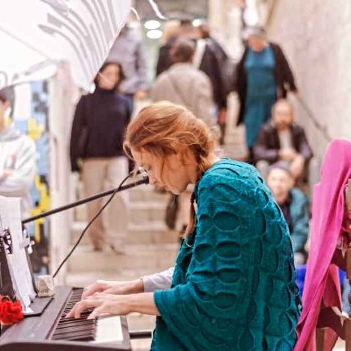 Pianolessons jazz/classical in various languges