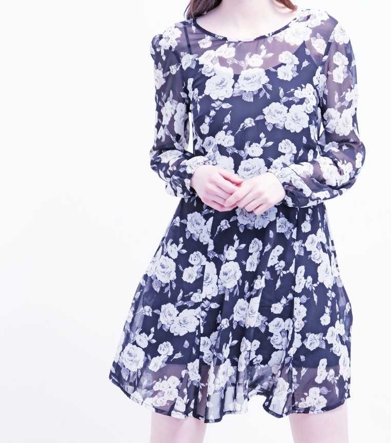 Piękna ekskluzywna sukienka w kwiaty marki Line Of Oslo. Nowa 600 zł