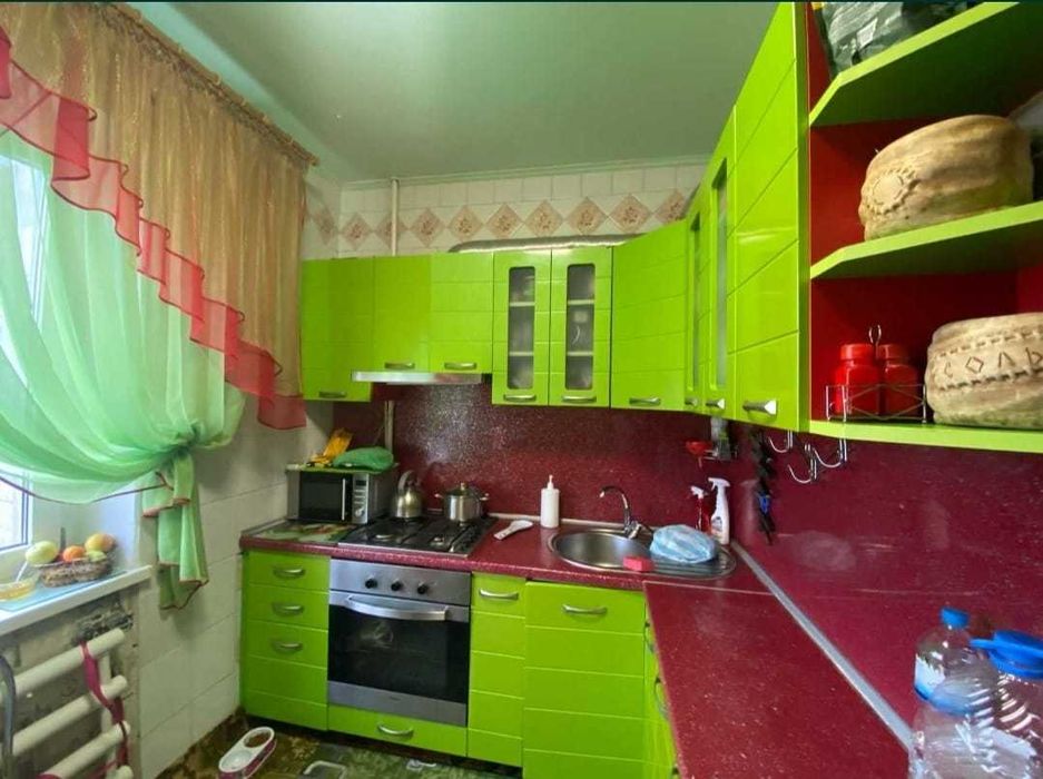 Продам трехкомнатную квартиру в Корабельном районе (р-н 48 школы)