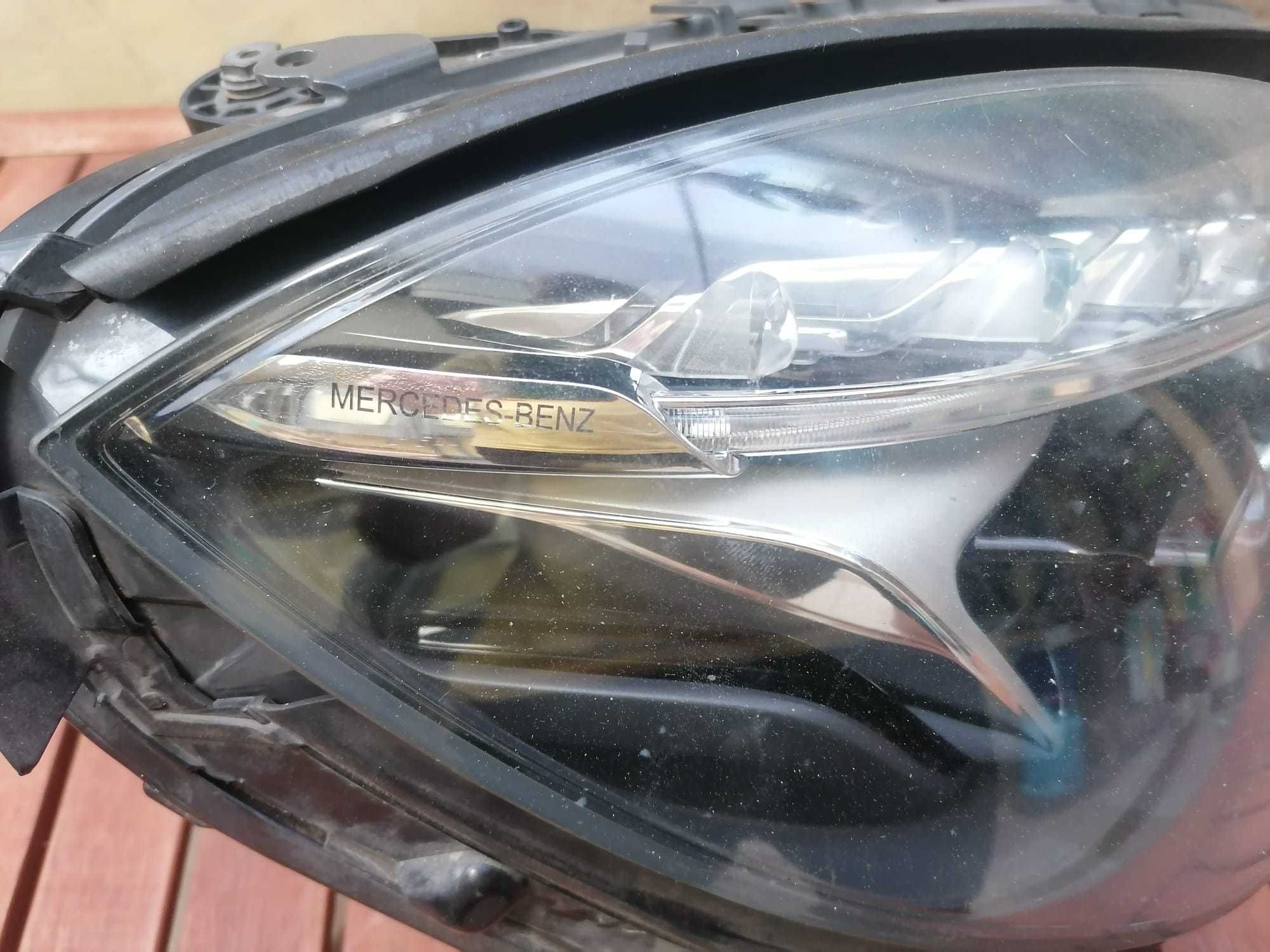 Farol esquerdo Mercedes E Bi Xenon