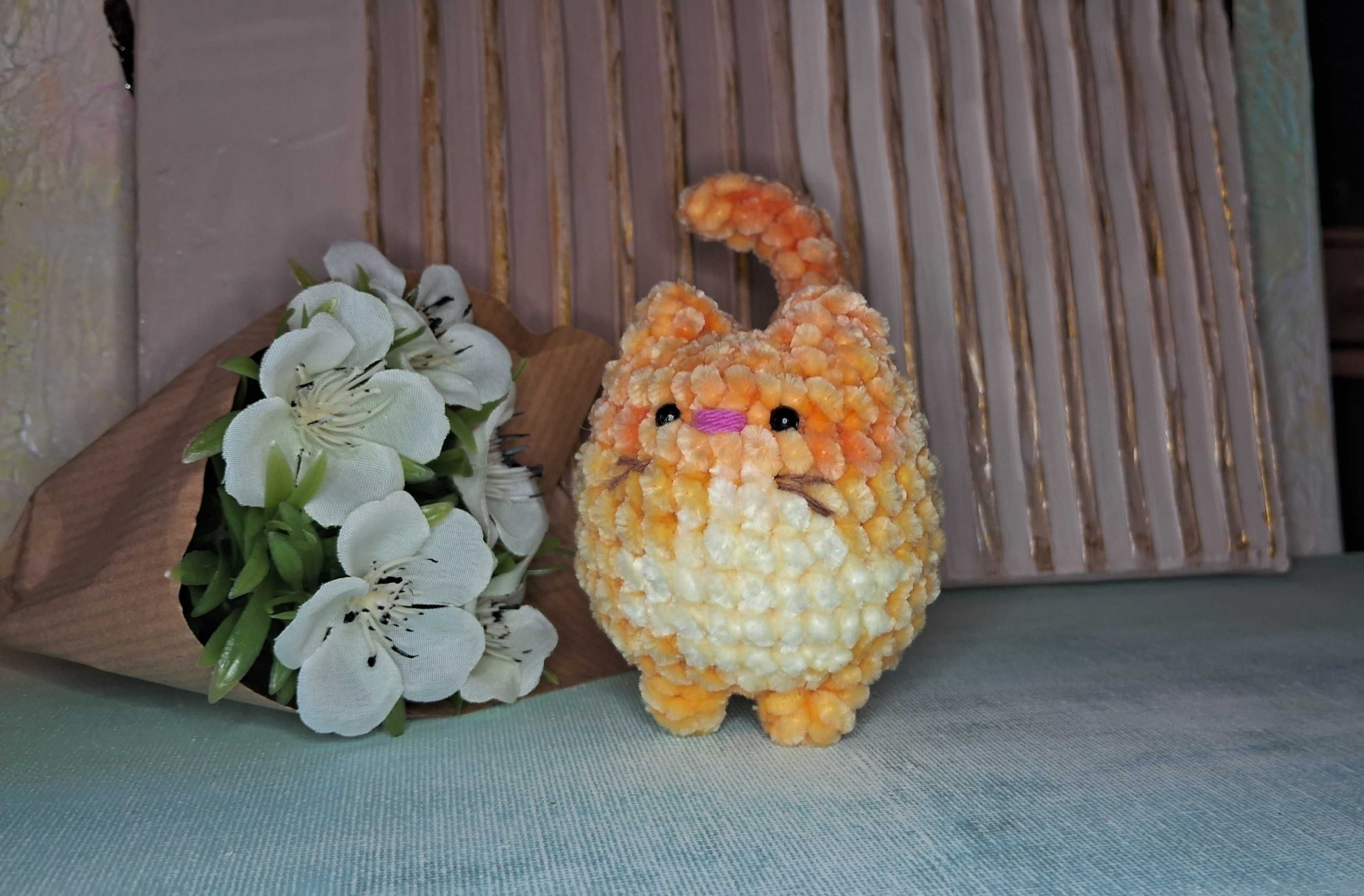 Pluszowy koteczek kot pluszak na szydełku amigurumi