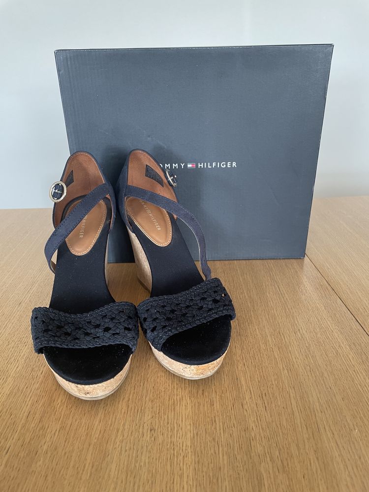 Koturny Tommy Hilfiger granatowe, kauczuk, 9.5 cm rozmiar 38
