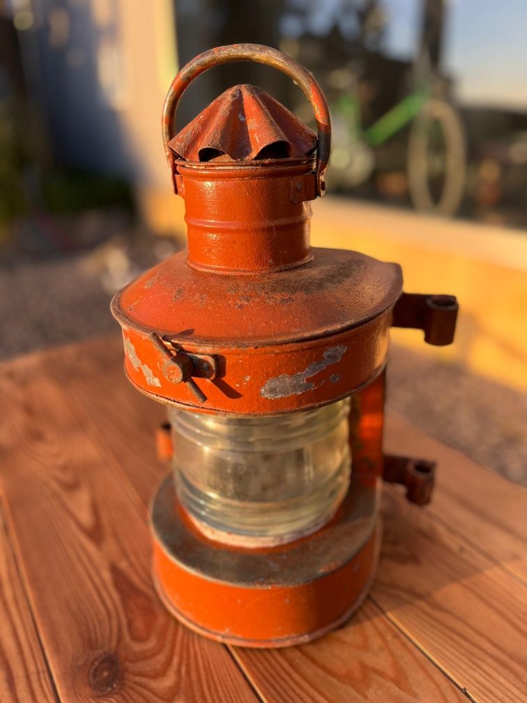 Farol antigo de Navio