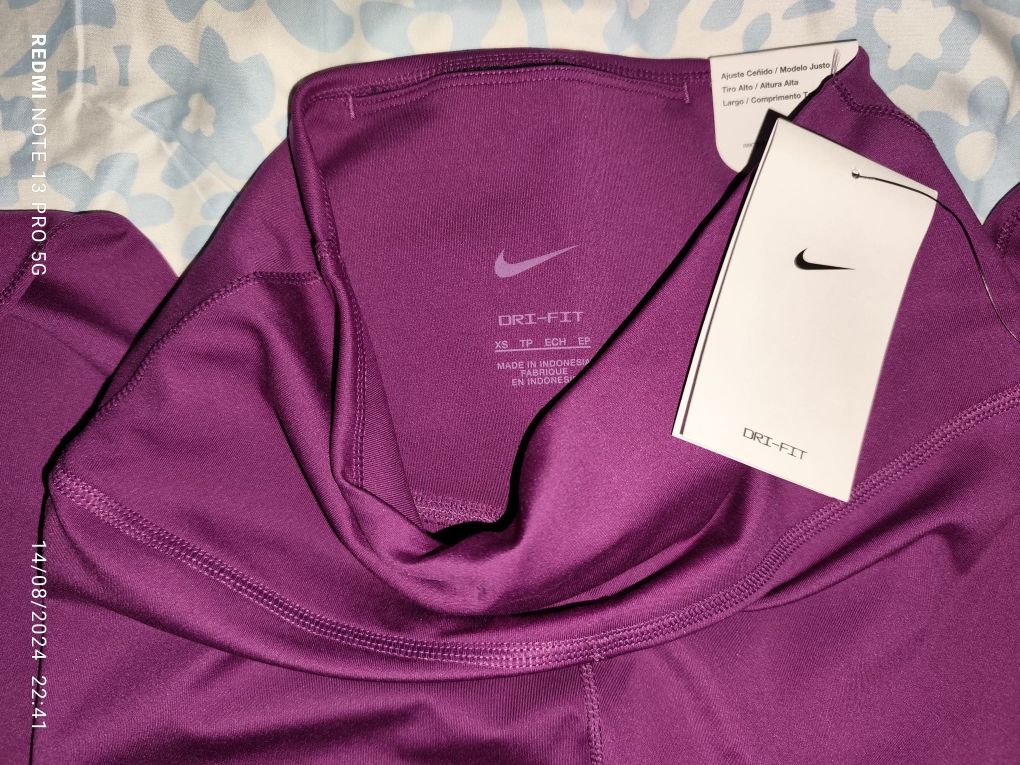Legging roxa nike.