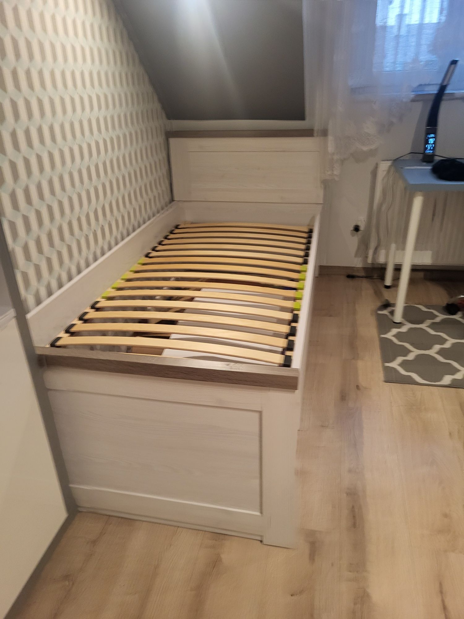 Łóżko młodzieżowe biało-szare 90x200