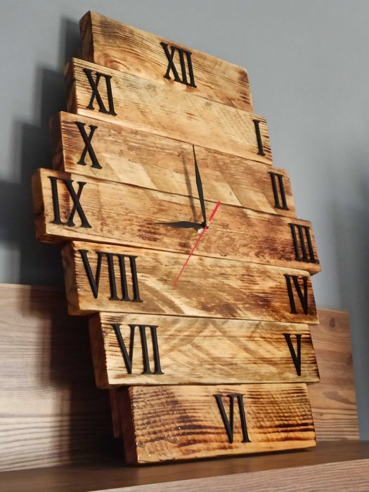 Zegar ścienny z drewna