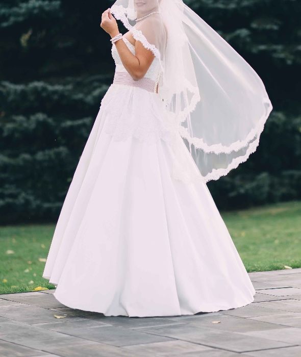 Весільна сукня (кольору АЙВОРІ)