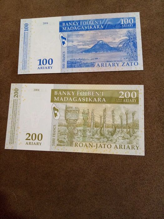 MADAGASIKARA 2 Notas NOVAS - NÃO Circuladas de 2004 Conforme as fotos.