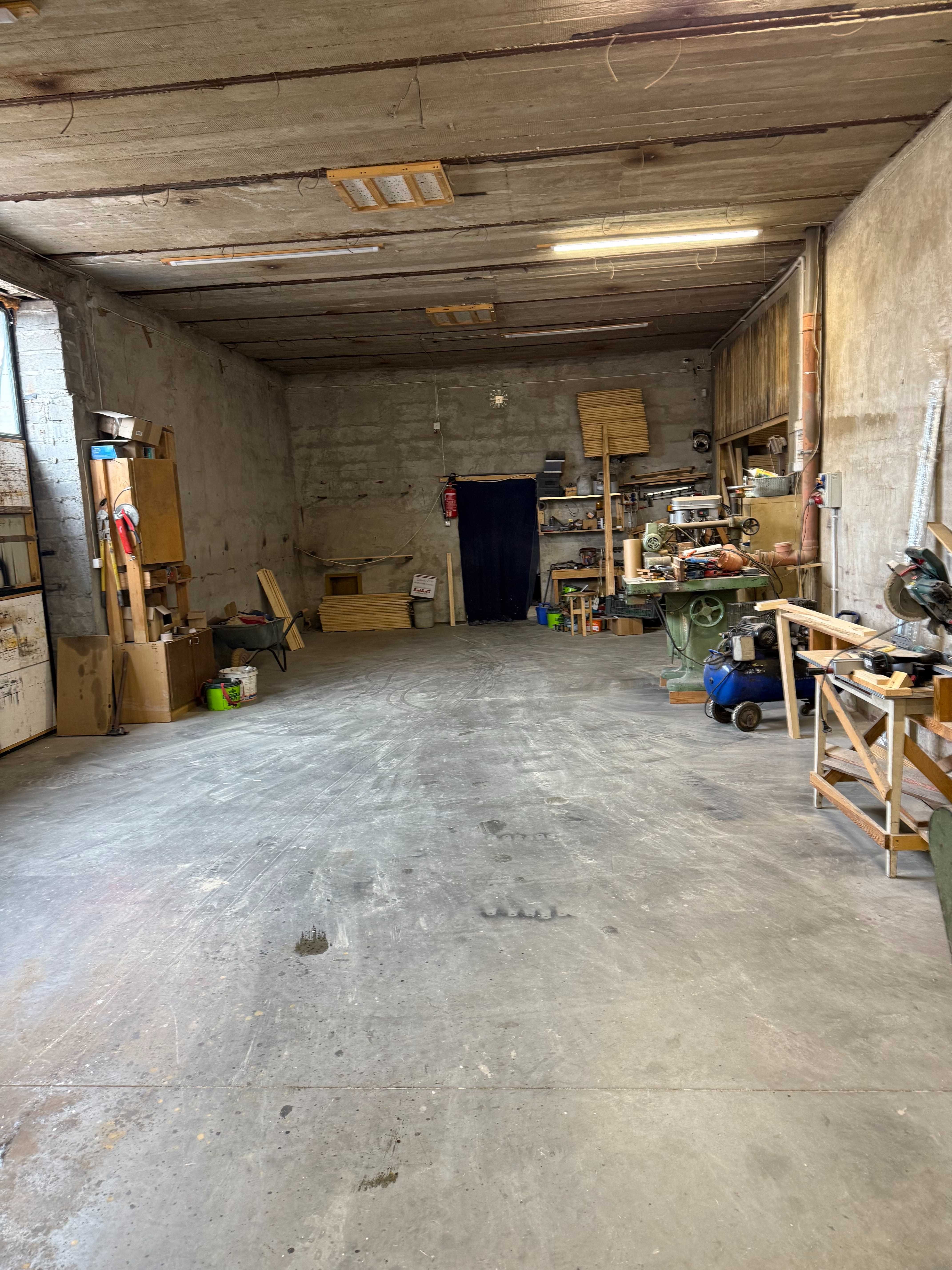 Do wynajęcia hala 80 m2 przy trasie S8 z placem