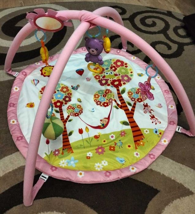 Розвиваючий килимок з іграшками для немовлят