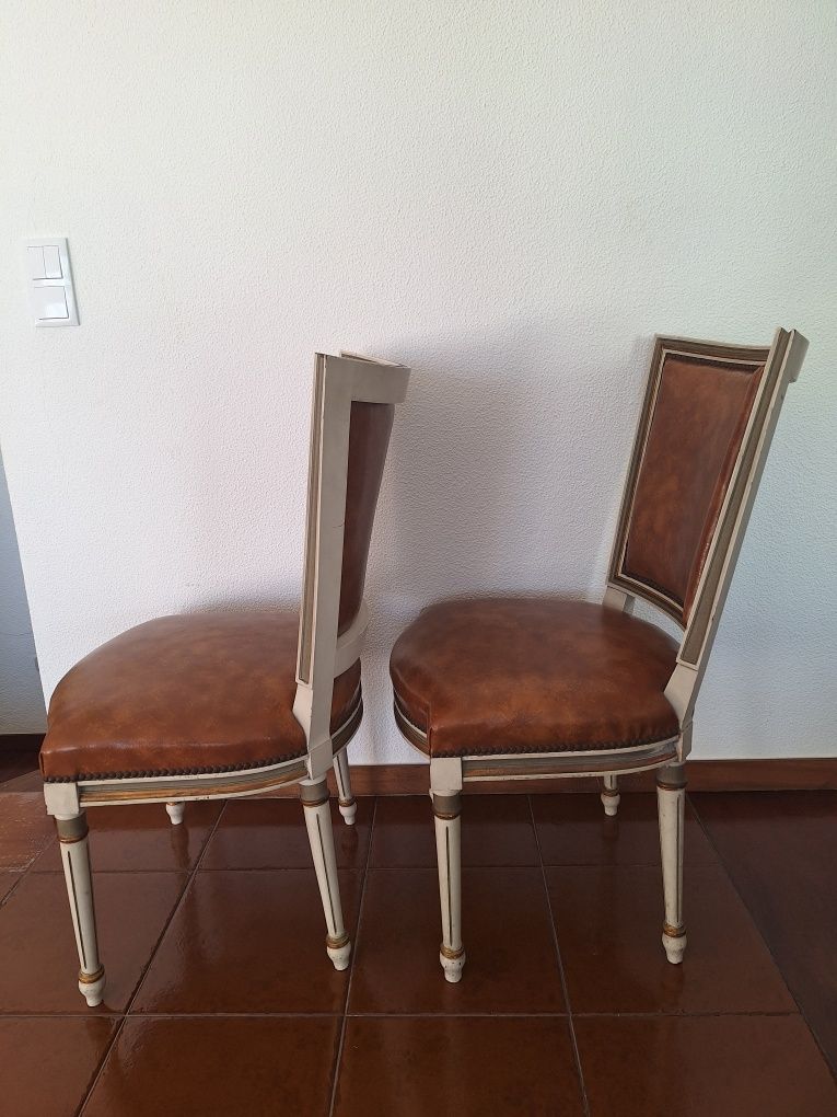 Par de cadeirões antigos