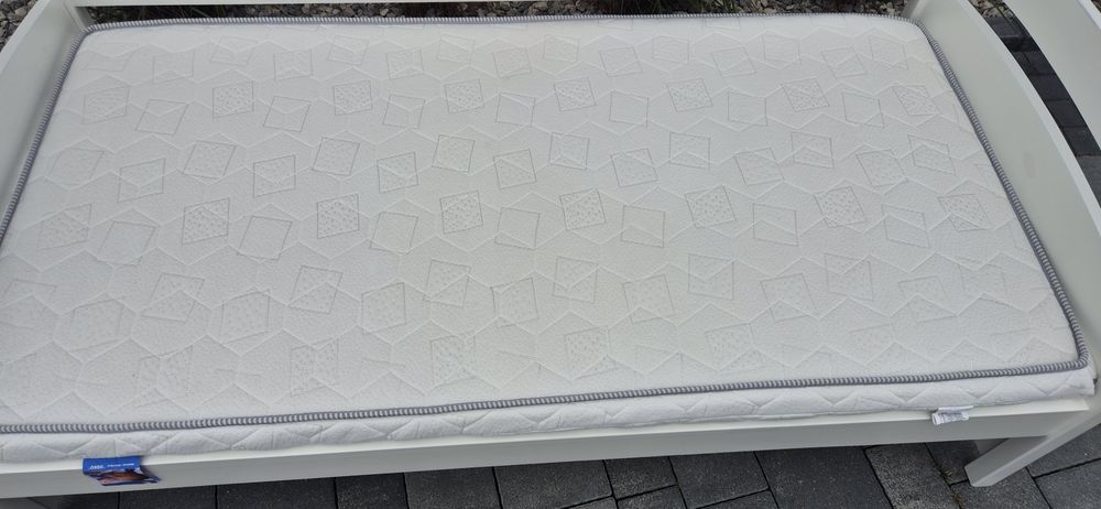 Łóżko dziecięce z materacem 160x80