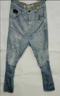 Молодежные крутые джинсы