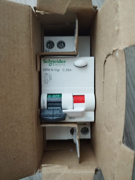 Диференційний автомат schneider