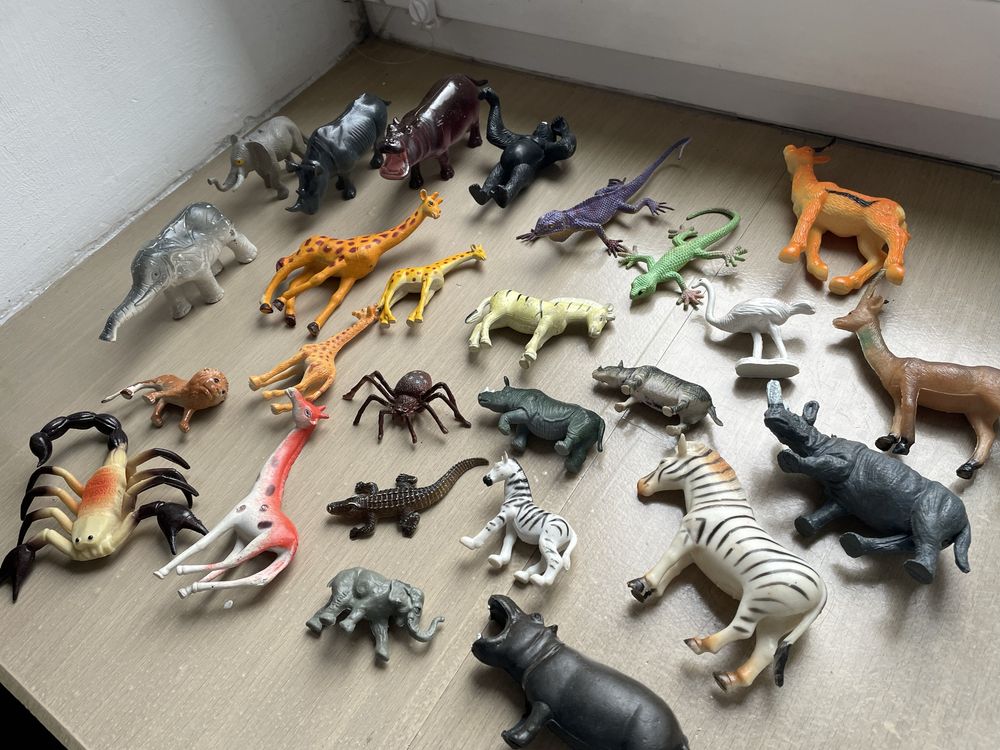 Figurki zwierzątek plastikowych safari żyrafa zebra słoń skorpion