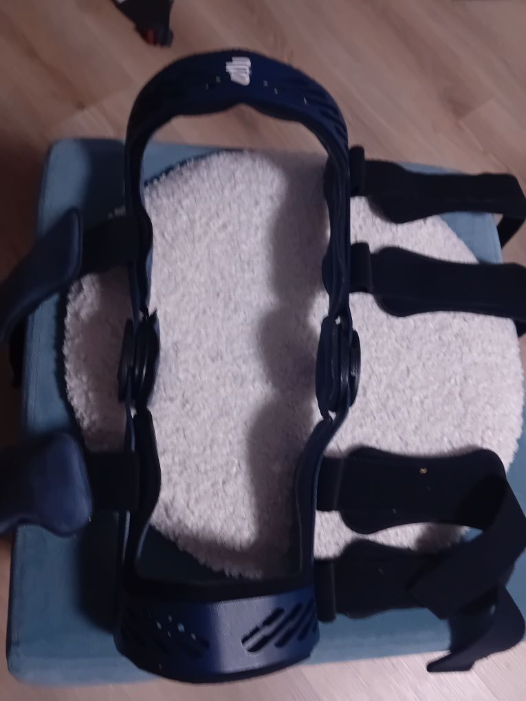 Orteza na prawe kolano