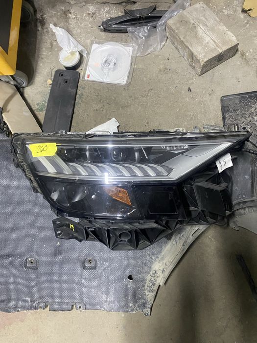 Фара права Audi Q/SQ8 2019-2023