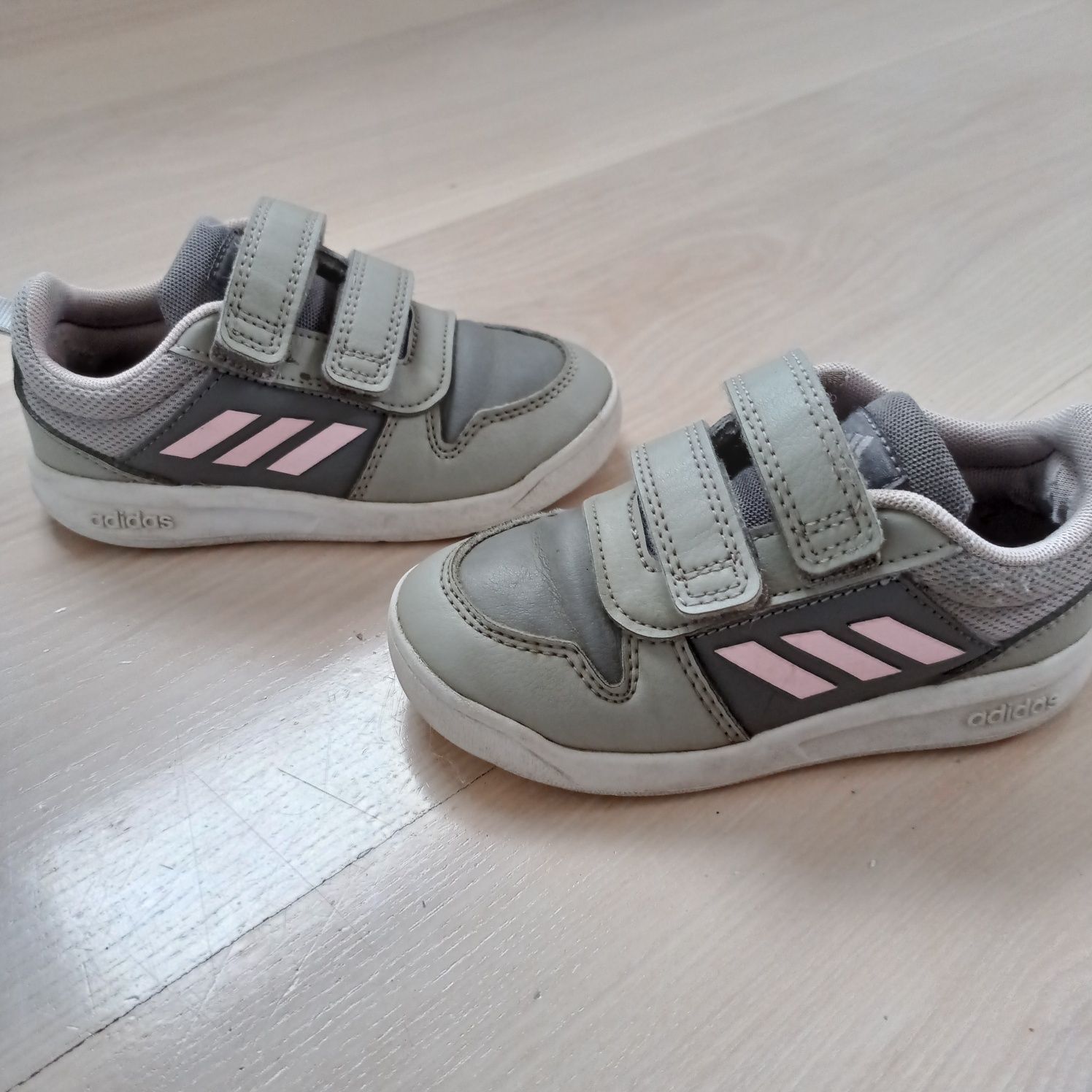 Buty Adidas dla dziewczynki rozm. 25