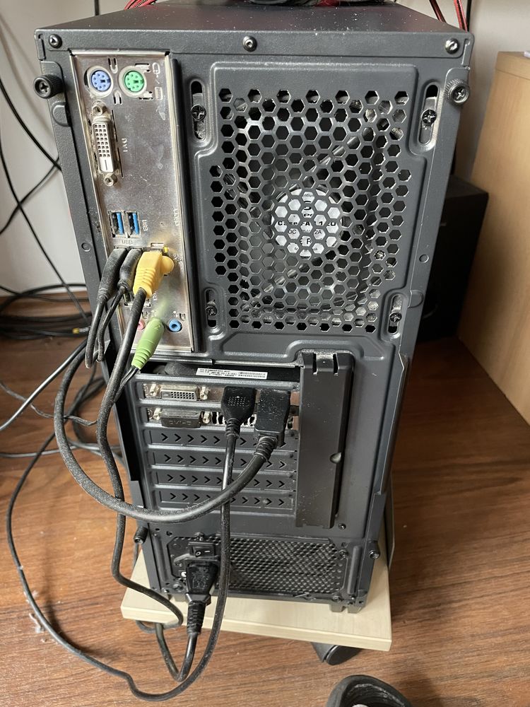 Komputer stacjonarny do pracy i gier – 32GB RAM, SSD, GTX 1060